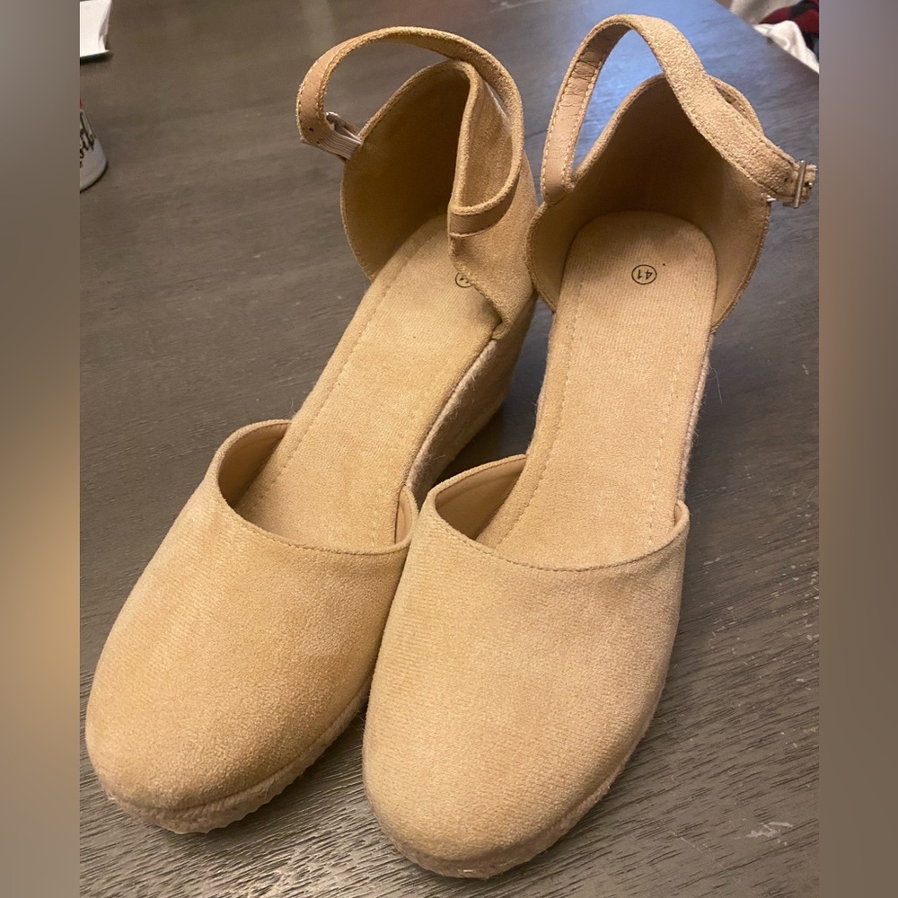 Woman’s wedges, size 41. American size 10.